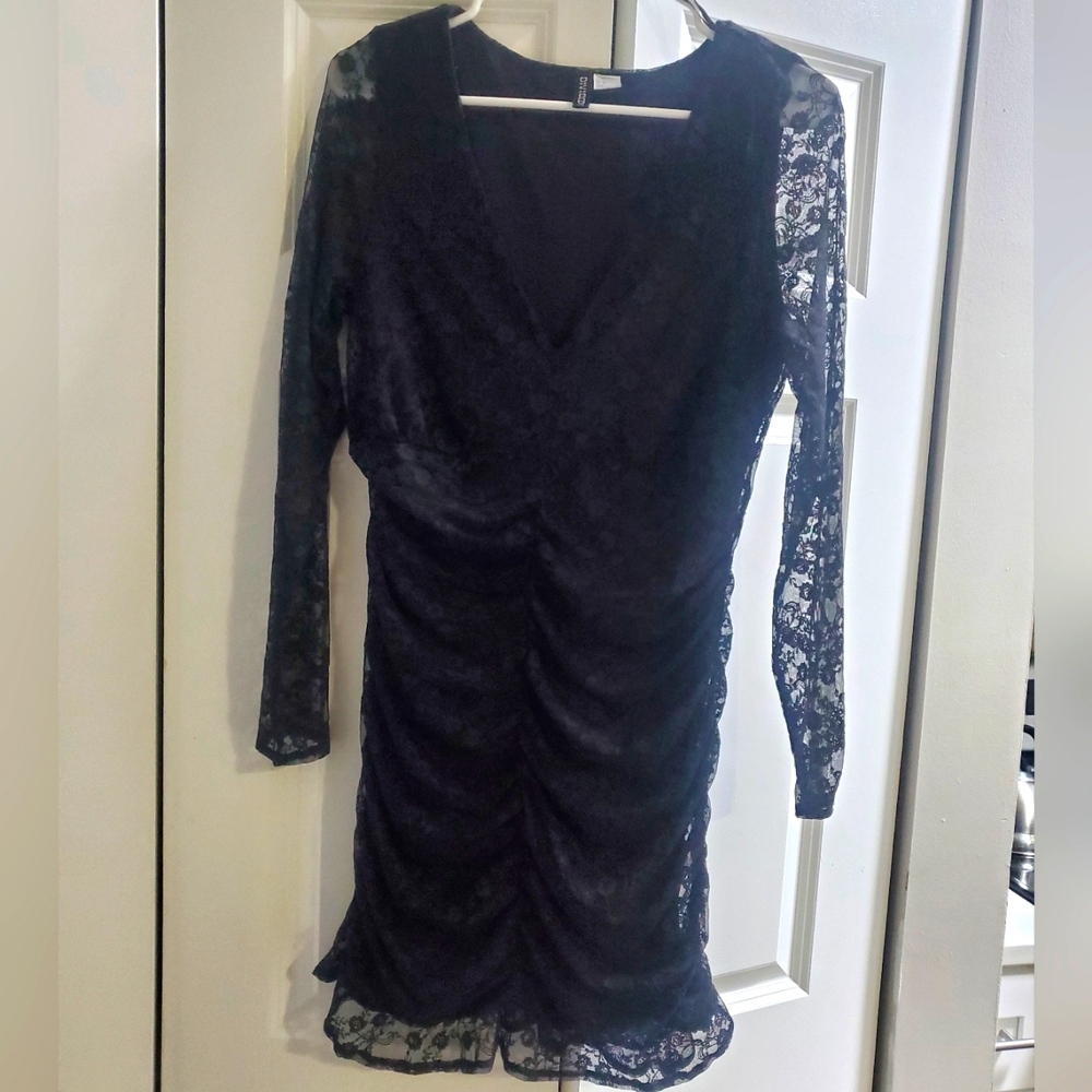 H&M DIVIDED Black Lace Runched Long Sleeve Dress Women's Size Medium NWOT!